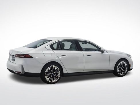 New 2026 BMW 530i xDrive w/ Premium Package AWD/4WD image 5