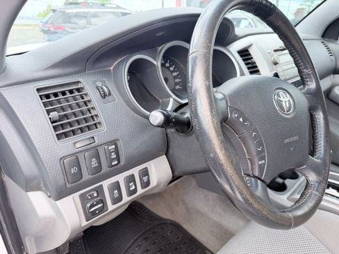Used 2011 Toyota Tacoma 4x4 Access Cab V6 w/ TRD Off-Road Pkg image 15