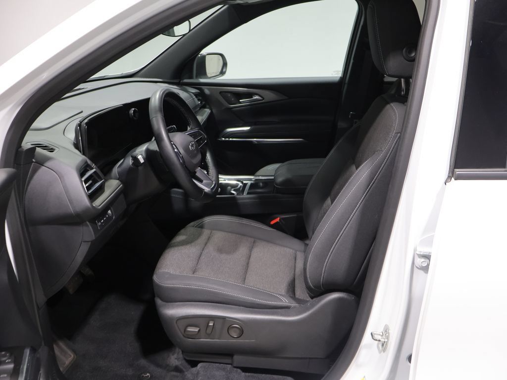 Used 2024 Chevrolet Traverse LT w/ Midnight/Sport Edition AWD/4WD image 10