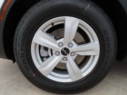 Used 2025 Kia Sorento LX image 5