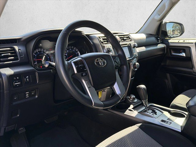 Used 2018 Toyota 4Runner SR5 AWD/4WD image 9