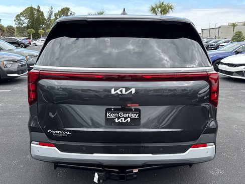 New 2026 Kia Carnival FWD image 5