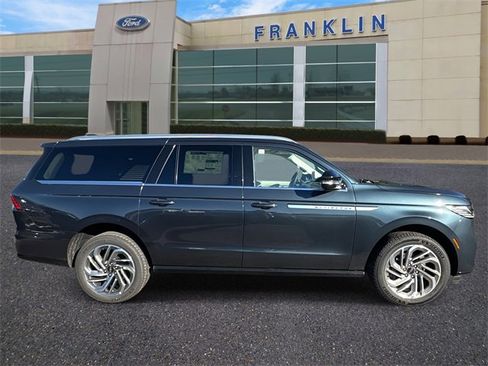 New 2025 Lincoln Navigator L Reserve image 8