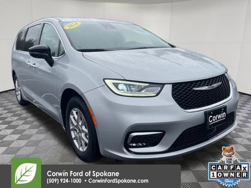 Used 2024 Chrysler Pacifica Touring-L image 1