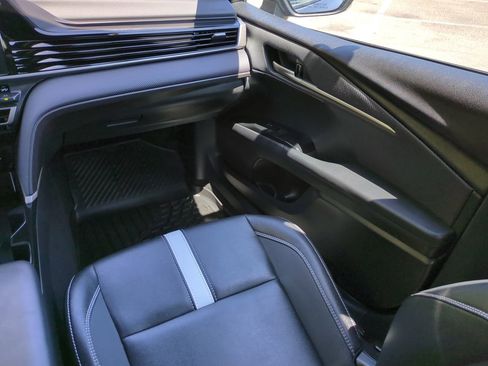 Used 2026 Toyota Camry SE w/ Convenience Package FWD image 16