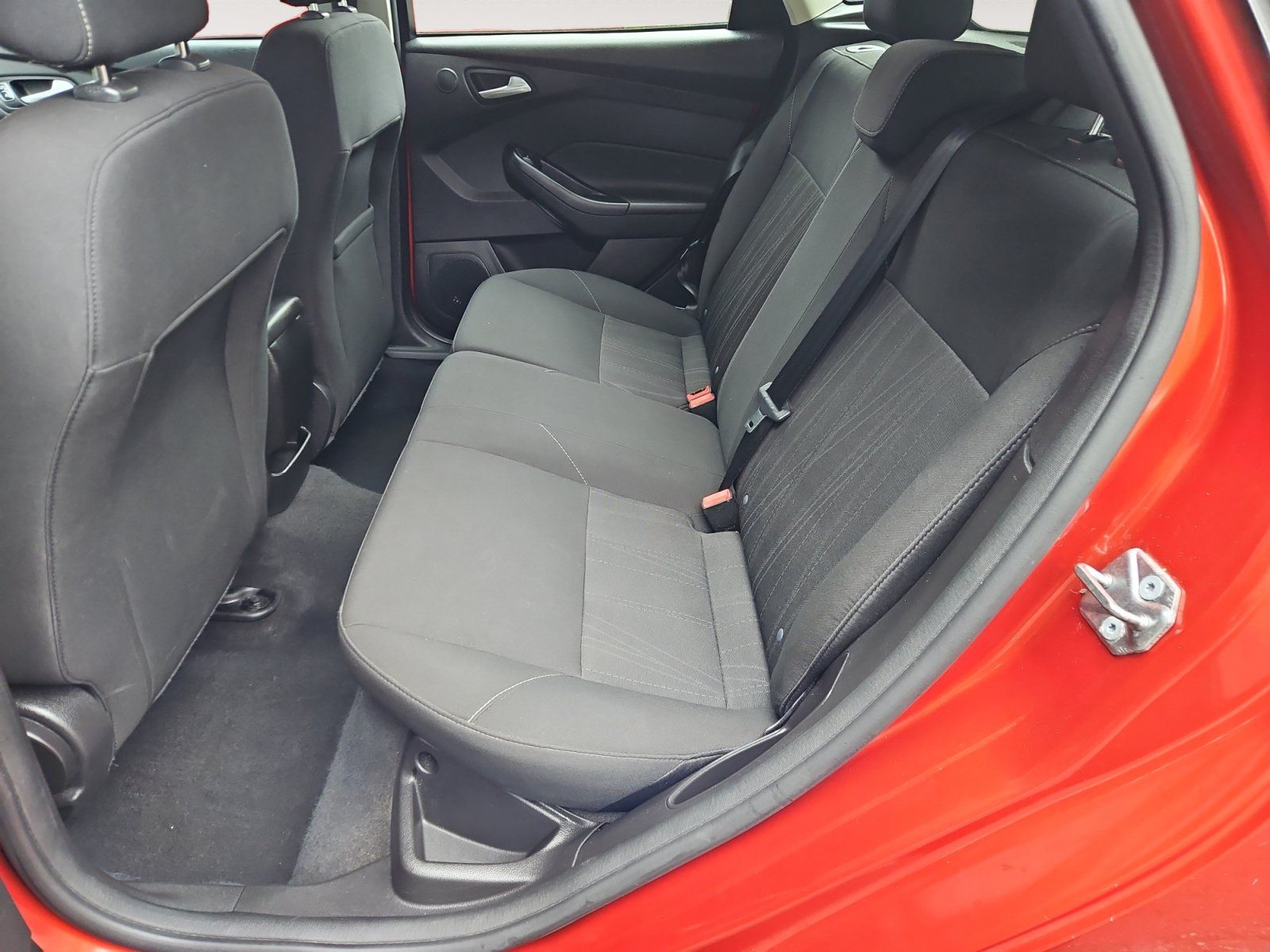 Used 2018 Ford Focus SEL w/ Cold Weather Package FWD image 13
