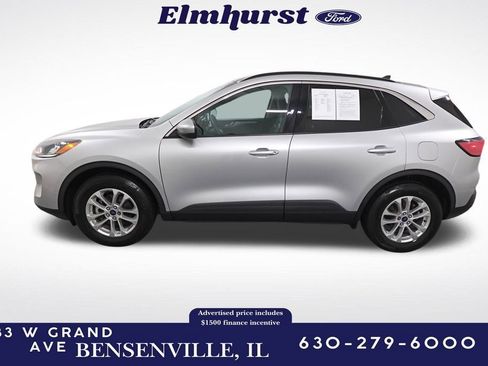 Used 2020 Ford Escape SE image 2