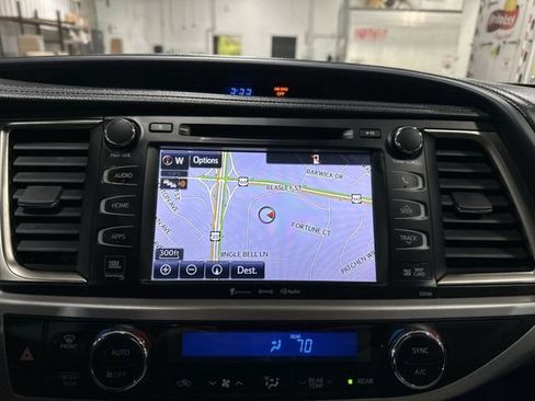 Used 2016 Toyota Highlander Limited image 24