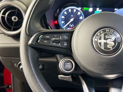 Used 2024 Alfa Romeo Tonale Ti w/ Premium Interior Package image 18