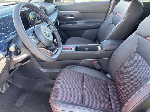 New 2026 Nissan Kicks SR image 14