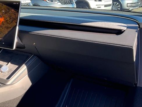 Used 2026 Tesla Model Y AWD image 18