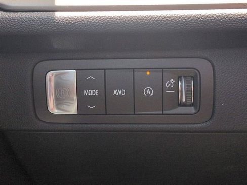 Used 2025 Chevrolet Traverse LT w/ Midnight/Sport Edition AWD/4WD image 20