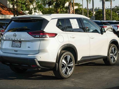 Used 2025 Nissan Rogue SL FWD image 6