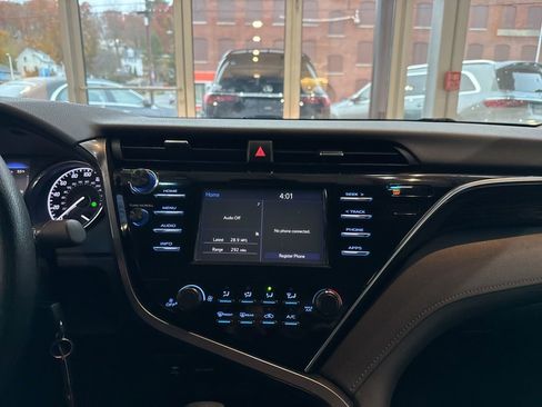 Used 2018 Toyota Camry L image 20