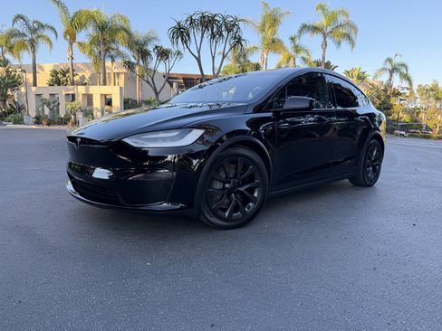 Used 2022 Tesla Model X image 2