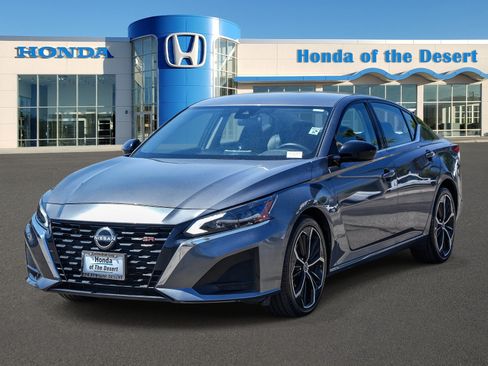 Used 2024 Nissan Altima 2.5 SR FWD image 3