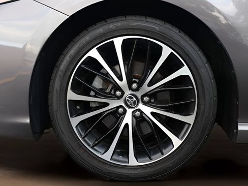 Used 2020 Toyota Camry SE w/ Convenience Package FWD image 35