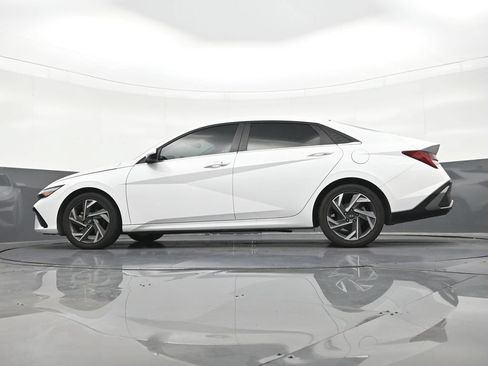 Used 2025 Hyundai Elantra SEL FWD image 24