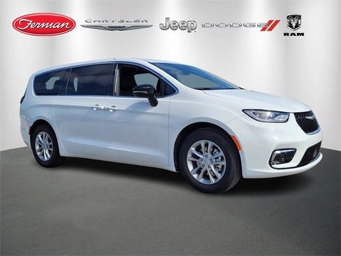 New 2026 Chrysler Pacifica Select image 1