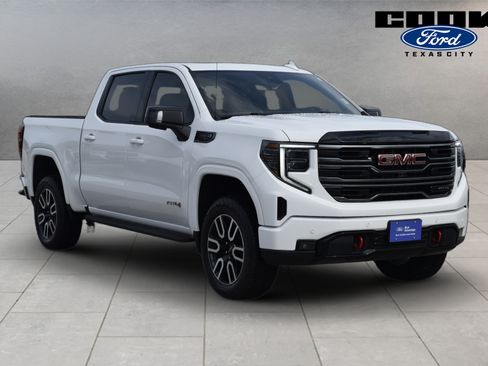 Used 2025 GMC Sierra 1500 AT4 w/ AT4 Premium Package AWD/4WD image 2