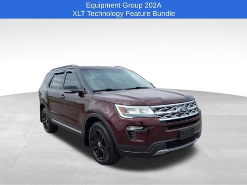Used 2018 Ford Explorer XLT w/ Equipment Group 202A image 2