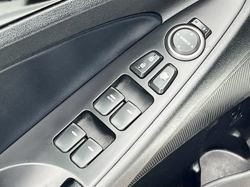 Used 2014 Hyundai Sonata SE w/ Premium Package 03 FWD image 18