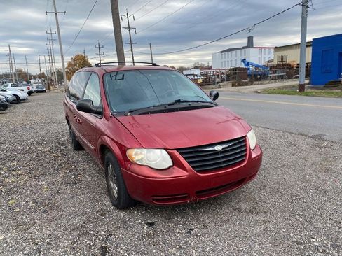 Used 2007 Chrysler Town & Country Touring image 1