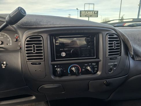 Used 2004 Ford F150 XLT image 13