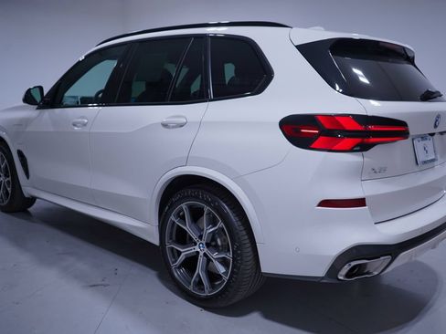 Used 2026 BMW X5 xDrive50e w/ M Sport Package AWD/4WD image 3