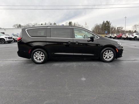 Used 2024 Chrysler Pacifica Touring-L image 21