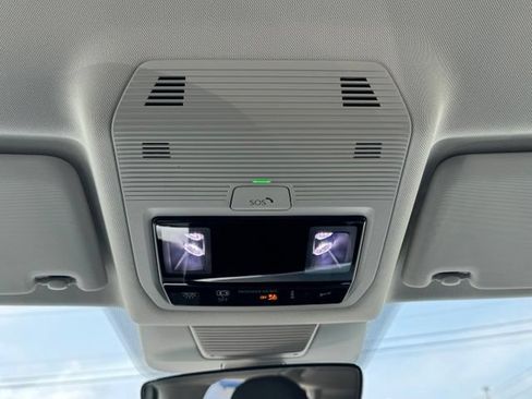 Certified 2025 Volkswagen Tiguan SE AWD/4WD image 14