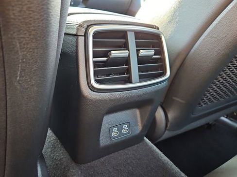 Used 2025 Genesis G70 2.5T image 16