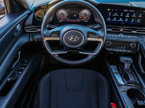 Used 2023 Hyundai Elantra SEL w/ Convenience Package image 15