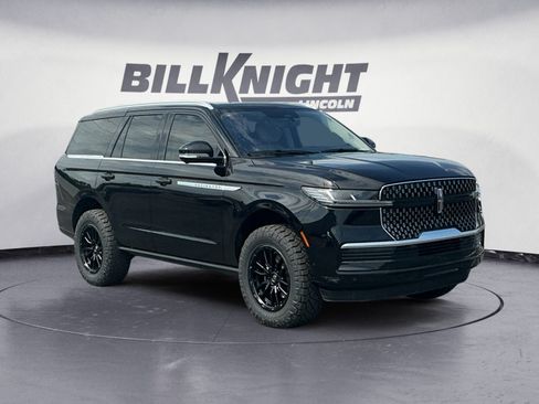 Used 2025 Lincoln Navigator Reserve AWD/4WD image 7