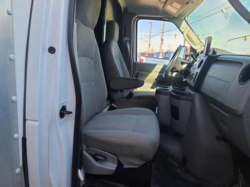 Used 2016 Ford E-450 and Econoline 450 Super Duty image 13
