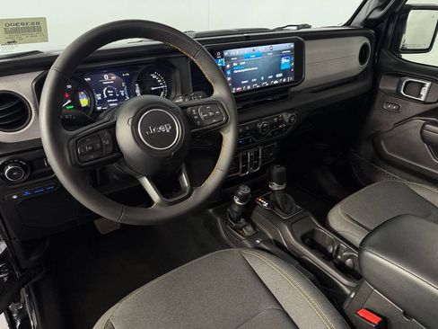 Used 2024 Jeep Wrangler Unlimited w/ Convenience Group AWD/4WD image 12
