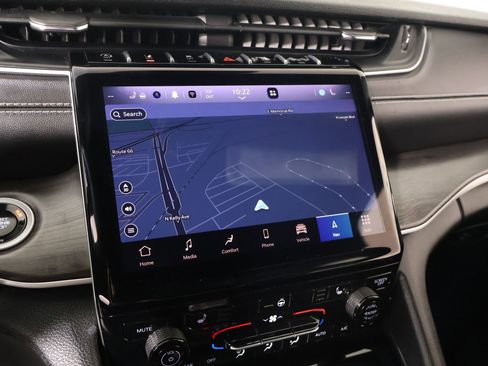 Used 2024 Jeep Grand Cherokee Limited RWD image 7