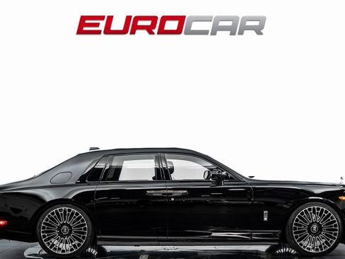 Used 2024 Rolls-Royce Phantom Sedan image 7