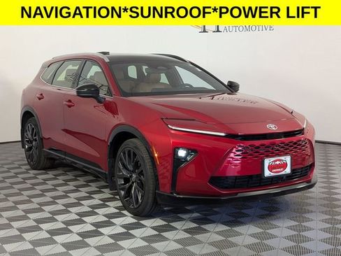 Used 2025 Toyota Crown Signia w/ Advanced Technology Package image 2