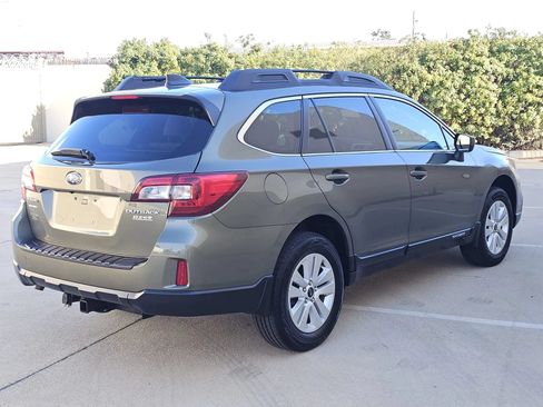 Used 2017 Subaru Outback 2.5i Premium w/ Popular Package #2 AWD/4WD image 6
