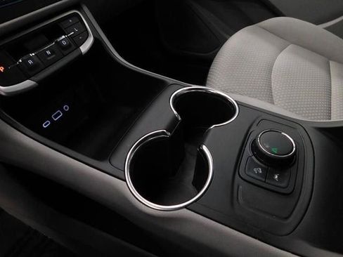 Used 2024 GMC Terrain SLE image 39