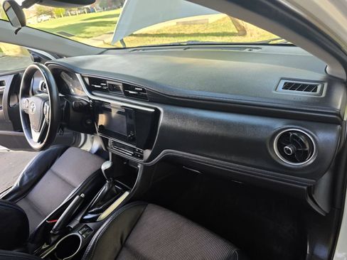 Used 2018 Toyota Corolla SE FWD image 18