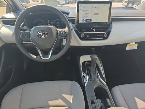 Used 2026 Toyota Corolla SE w/ SE Premium Package image 18