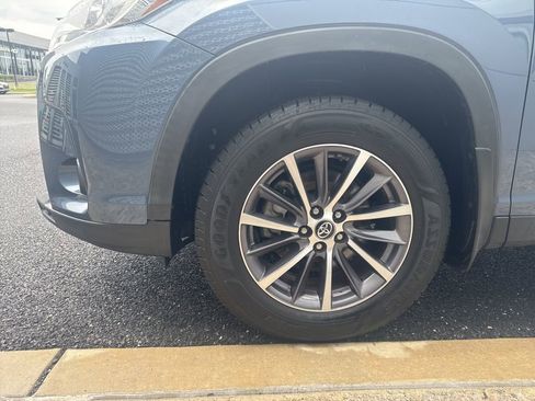 Used 2019 Toyota Highlander XLE AWD/4WD image 51