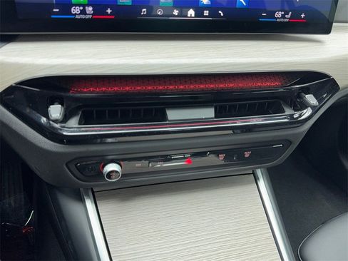 Used 2025 BMW 330i Sedan image 33