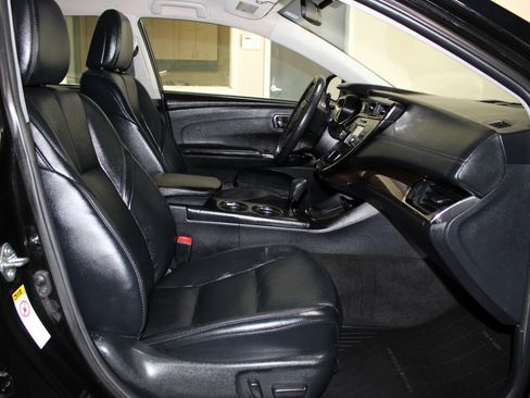 Used 2013 Toyota Avalon XLE FWD image 25