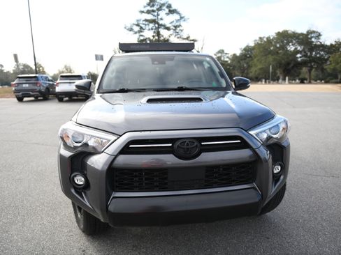 Used 2021 Toyota 4Runner Venture w/ Moonroof Package image 8