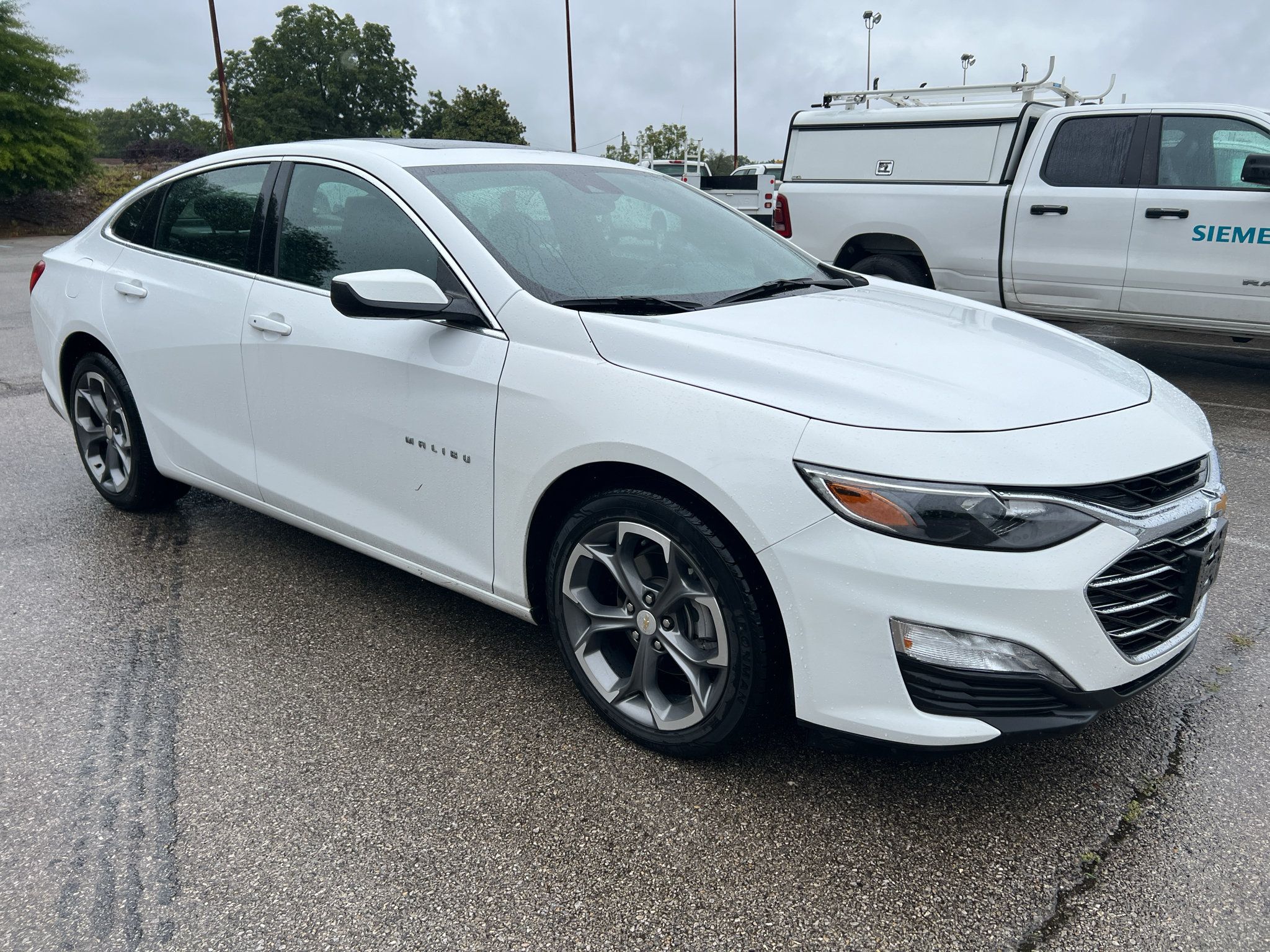 Used 2024 Chevrolet Malibu LT FWD image 1