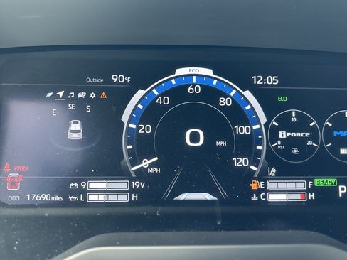 Used 2023 Toyota Sequoia Capstone AWD/4WD image 19