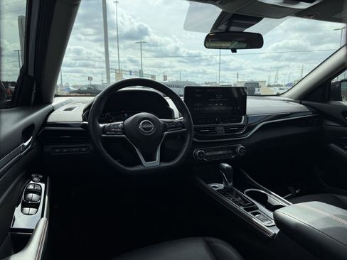 Used 2024 Nissan Altima 2.0 SR image 17